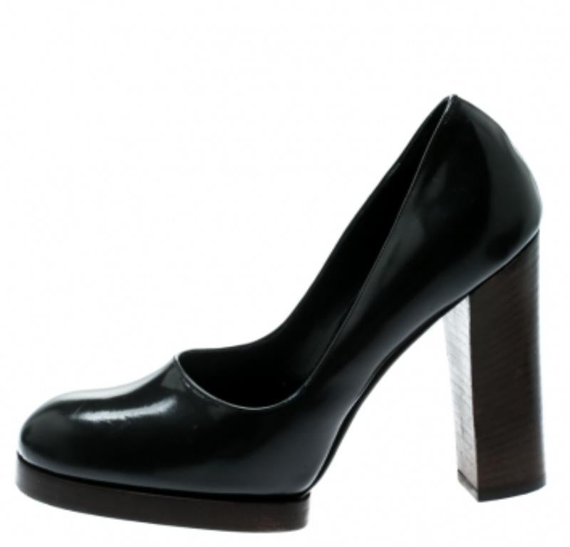 Gucci Pumps con tacco a blocco in pelle grigio scuro misura 37 In condizioni buone in vendita a Dubai, Al Qouz 2