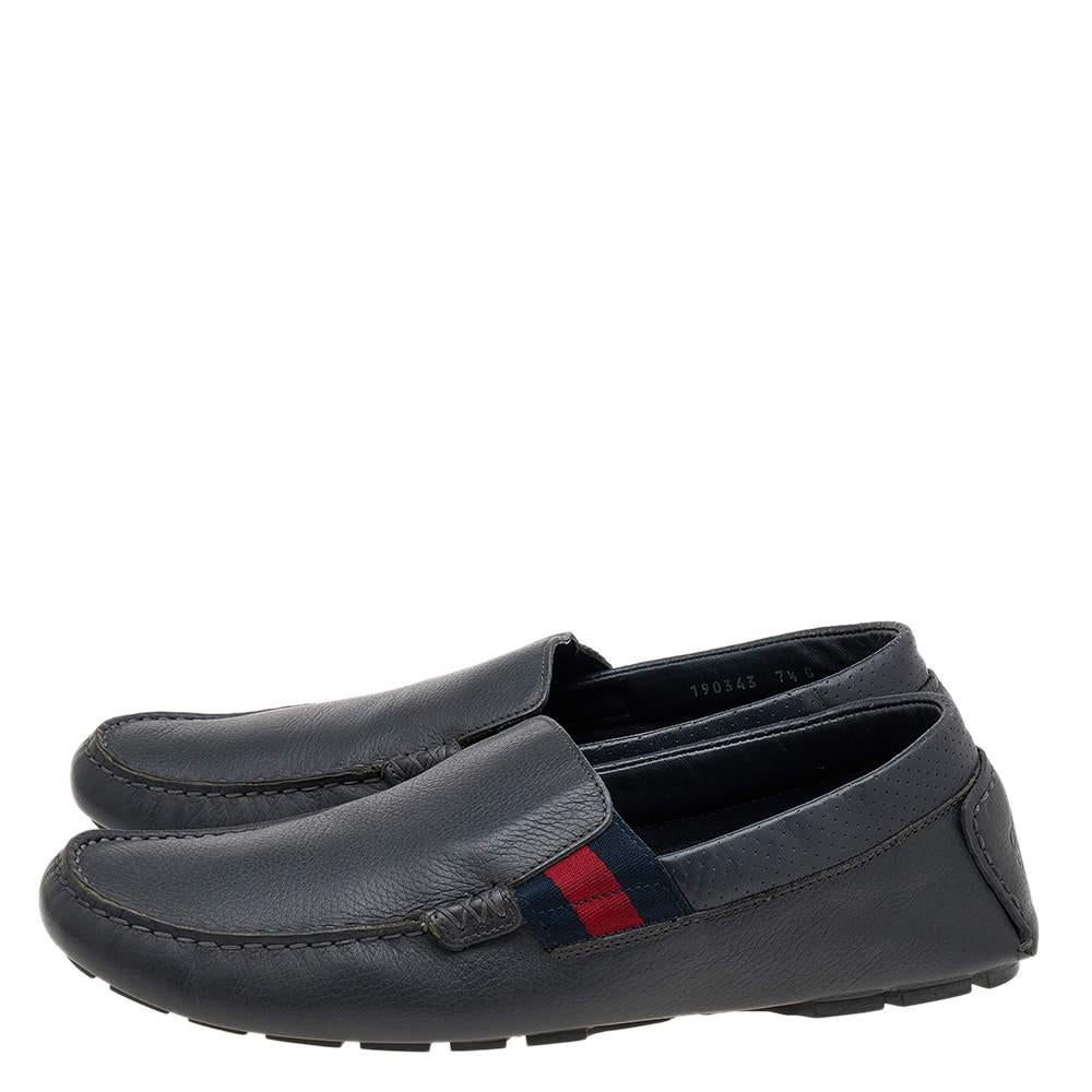 These Gucci loafers are a great pick for when you want something stylish yet comfortable. Covered in leather, they are highlighted with the signature Web stripe. The brand signature at the counters adds to the pair's charm.

