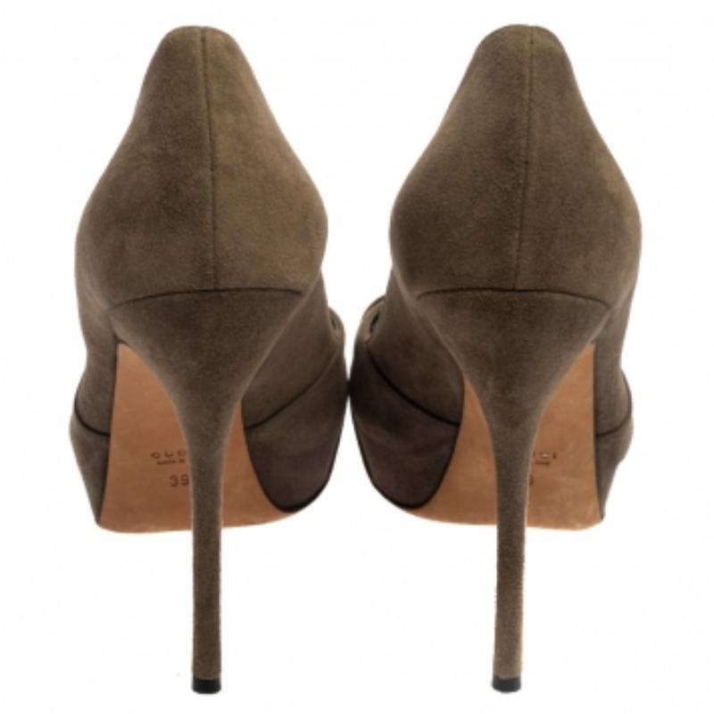 Gucci Dark Grey Suede Bow Peep Toe Pumps Size 39 For Sale 2