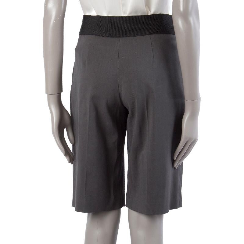100% authentic Giorgio Armani bermuda shorts in dark grey and black wool blend (assumed as tag is missing). With wide waistband and two diagonal side pockets. Close with invisible side zipper. Have been worn and are in excellent