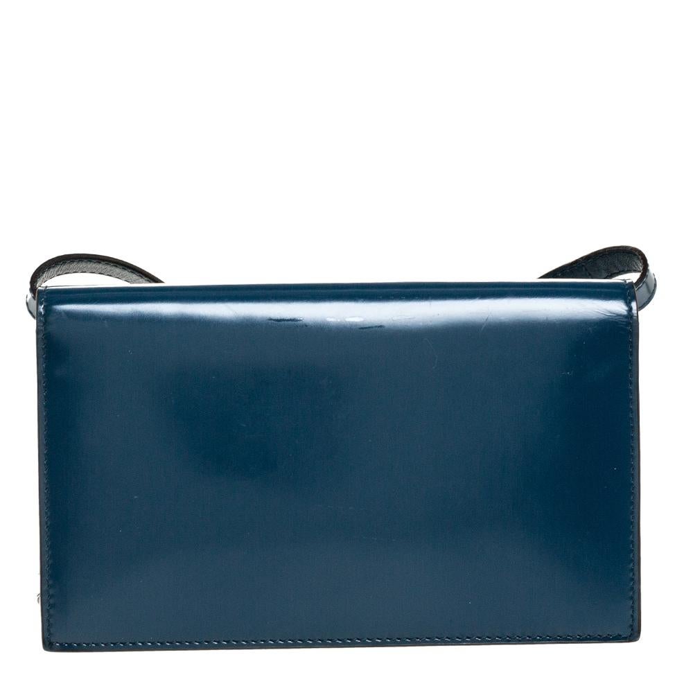 A sophisticated clutch bag crafted in dark teal-colored leather, this Gucci creation is a beauty. This bag features a silver-tone interlocking G logo on the flap that opens to a leather and nylon-lined interior having multiple card slots and enough