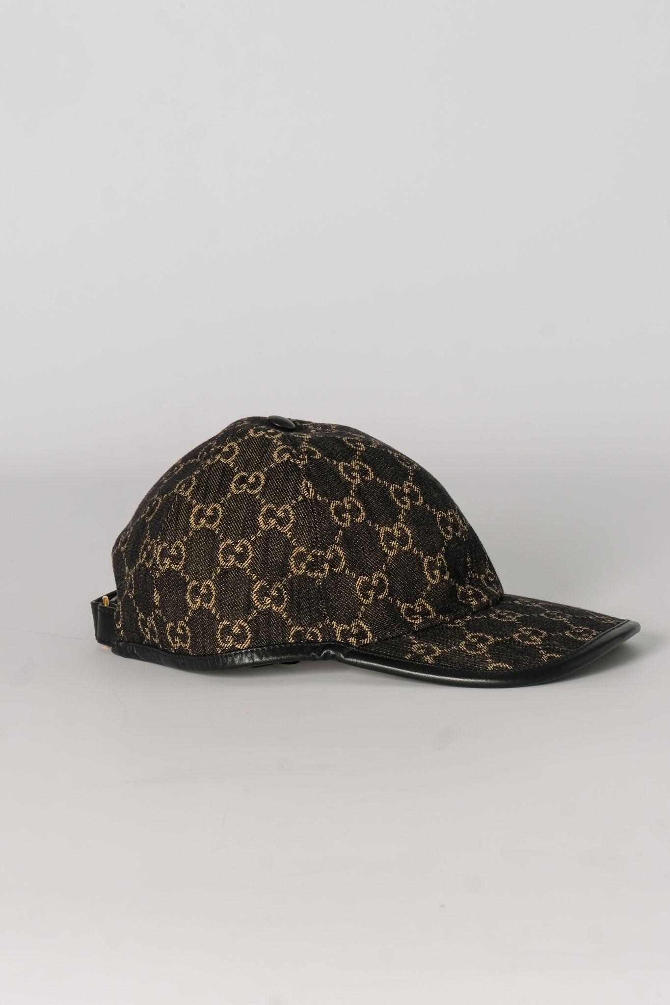 Color: Black ivory
Material: Canvas
Style No. 656206
Comes with: Dust bag and tag
Condition: New
Made in italy

Size L
retail
