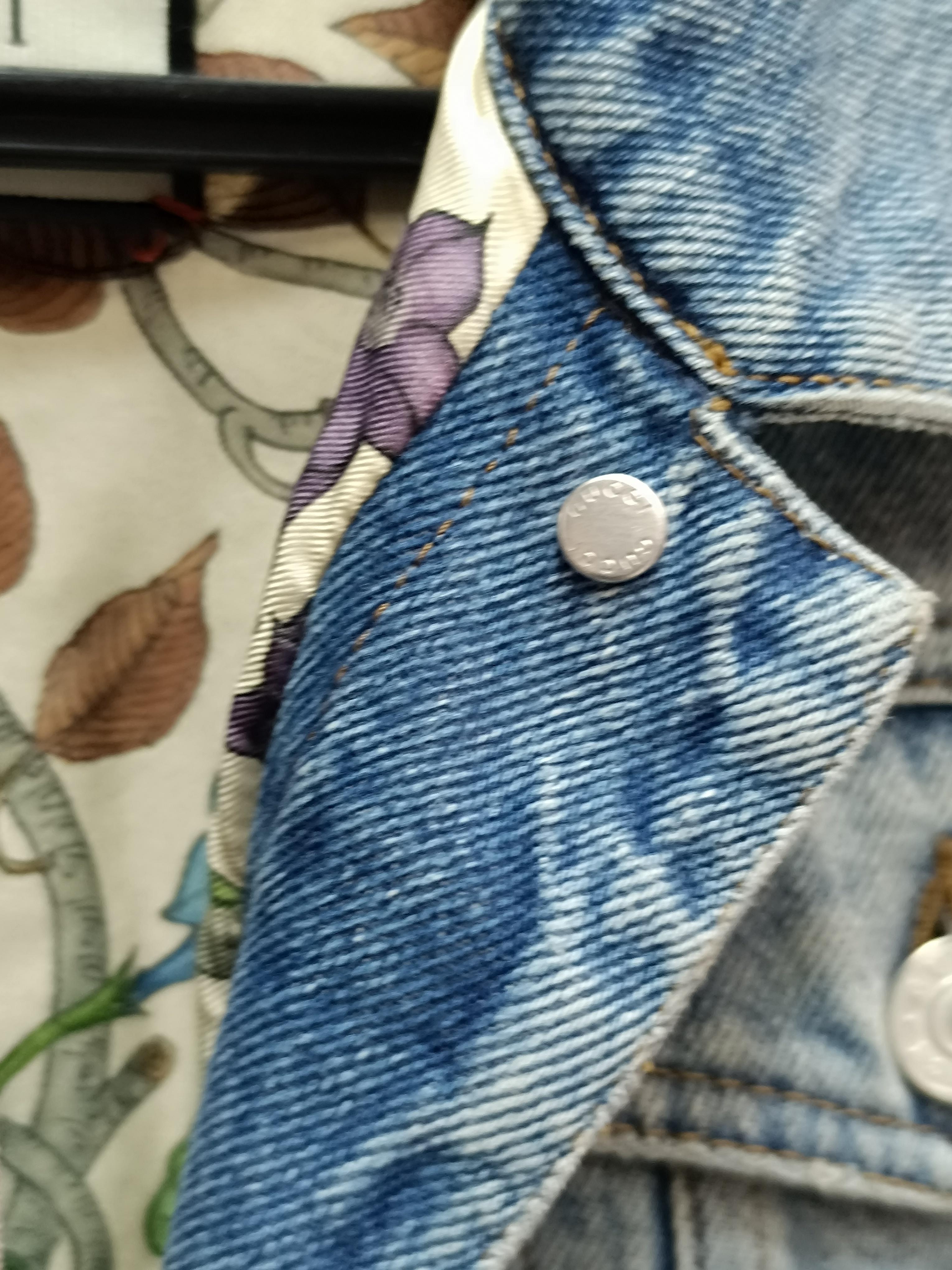 Gucci denim jacket with floral logo lining For Sale 5