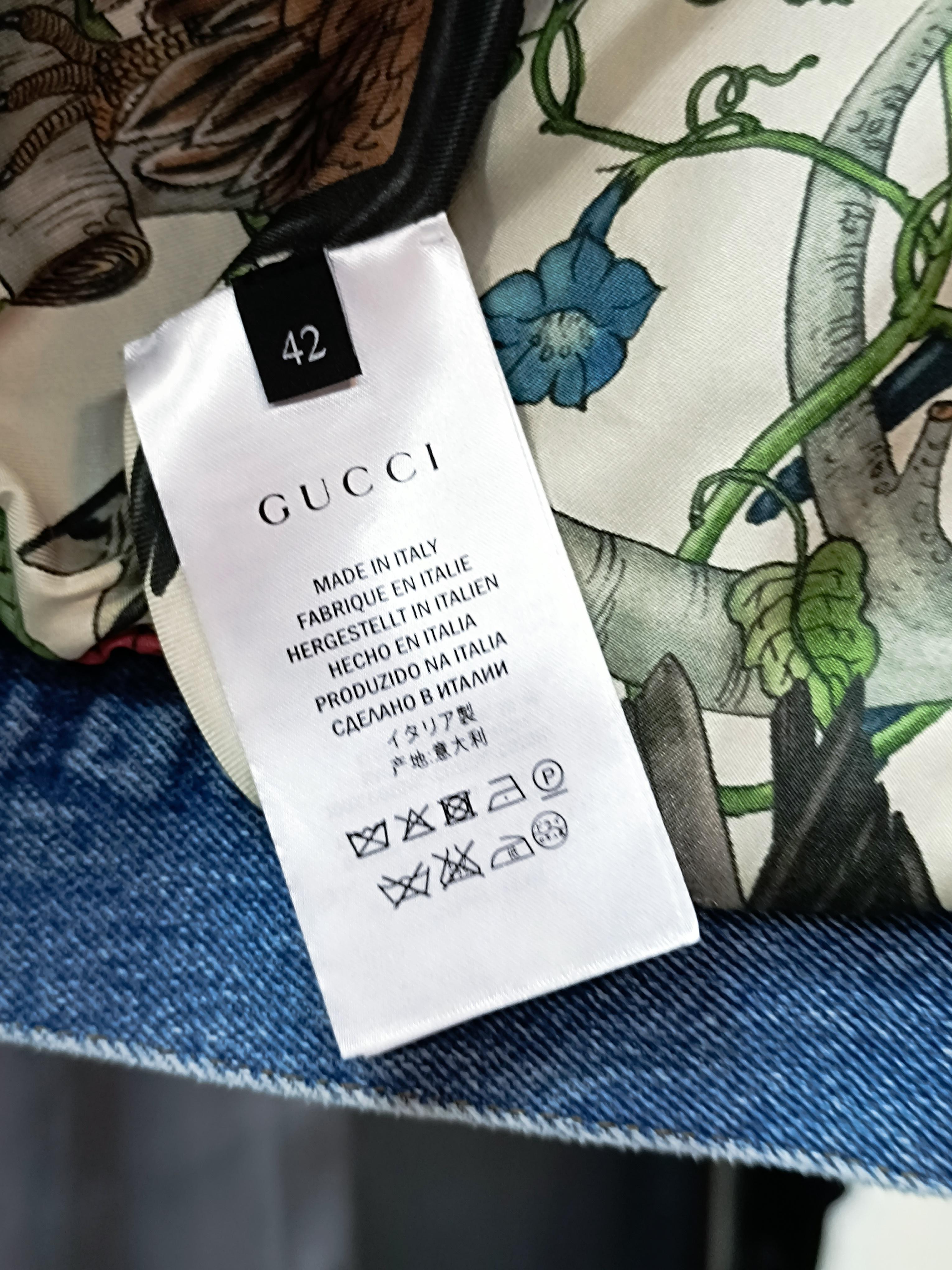 Gucci denim jacket with floral logo lining For Sale 7