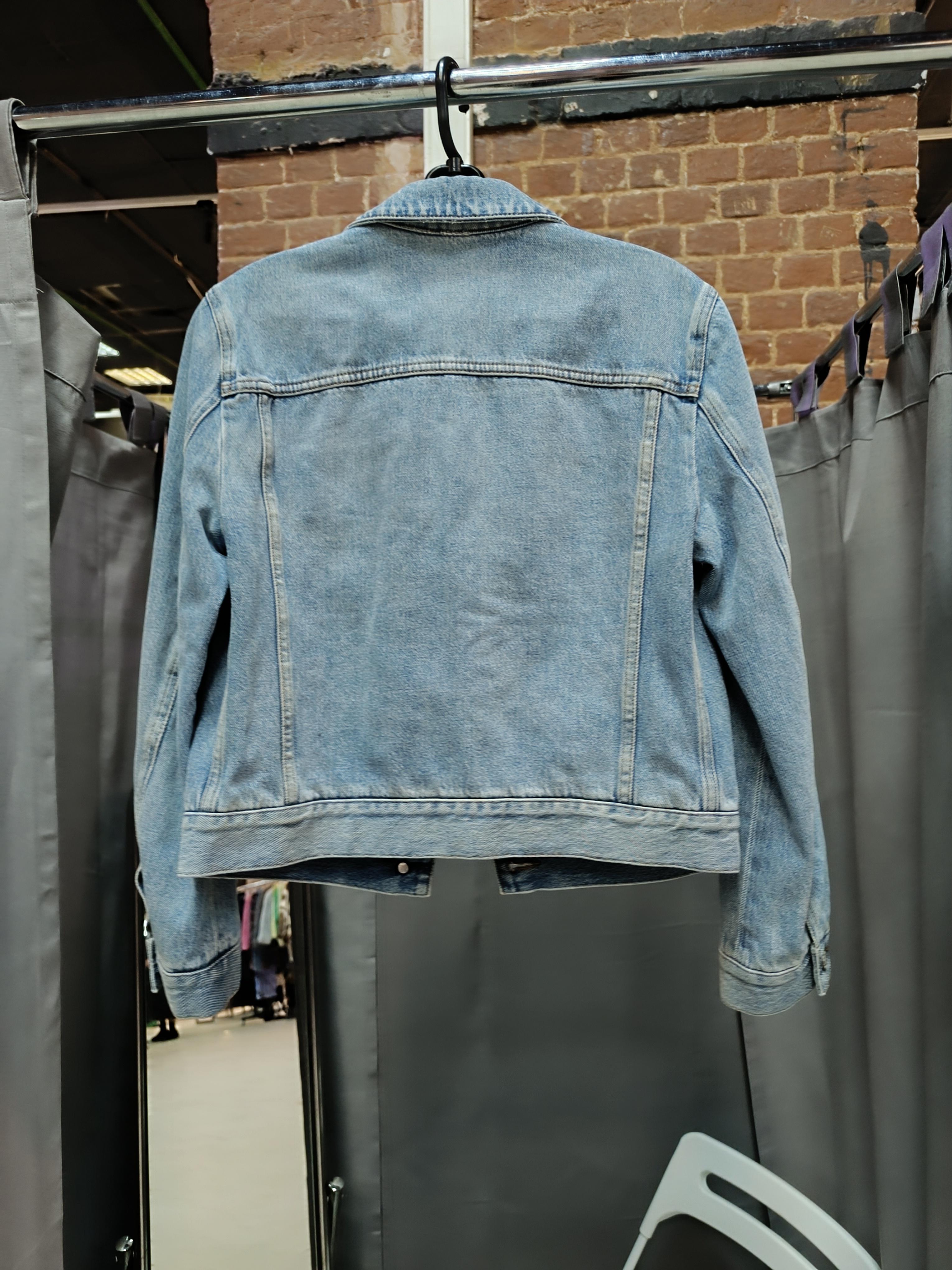 Gucci denim jacket with floral logo lining For Sale 13