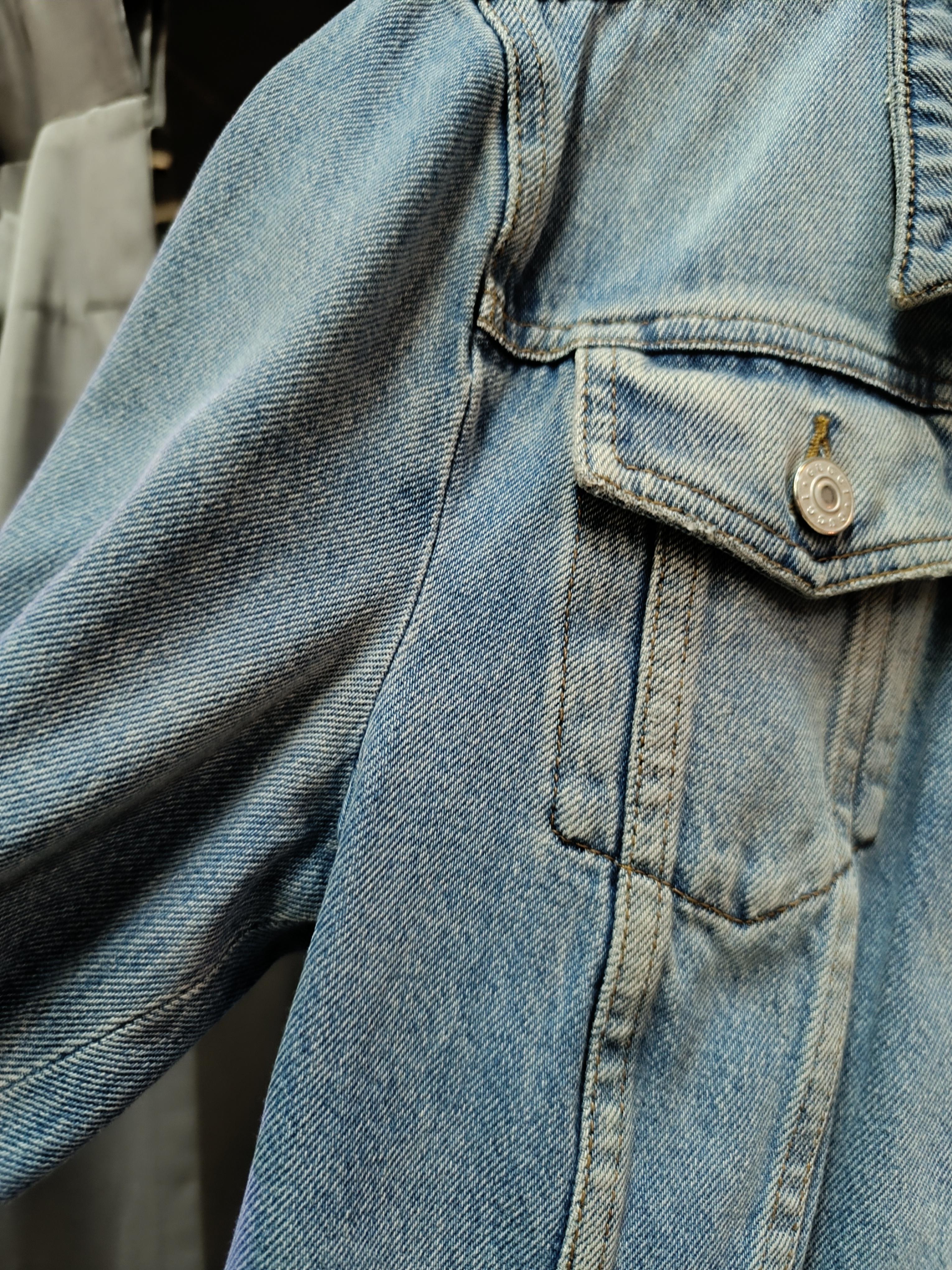 Gucci denim jacket with floral logo lining For Sale 14