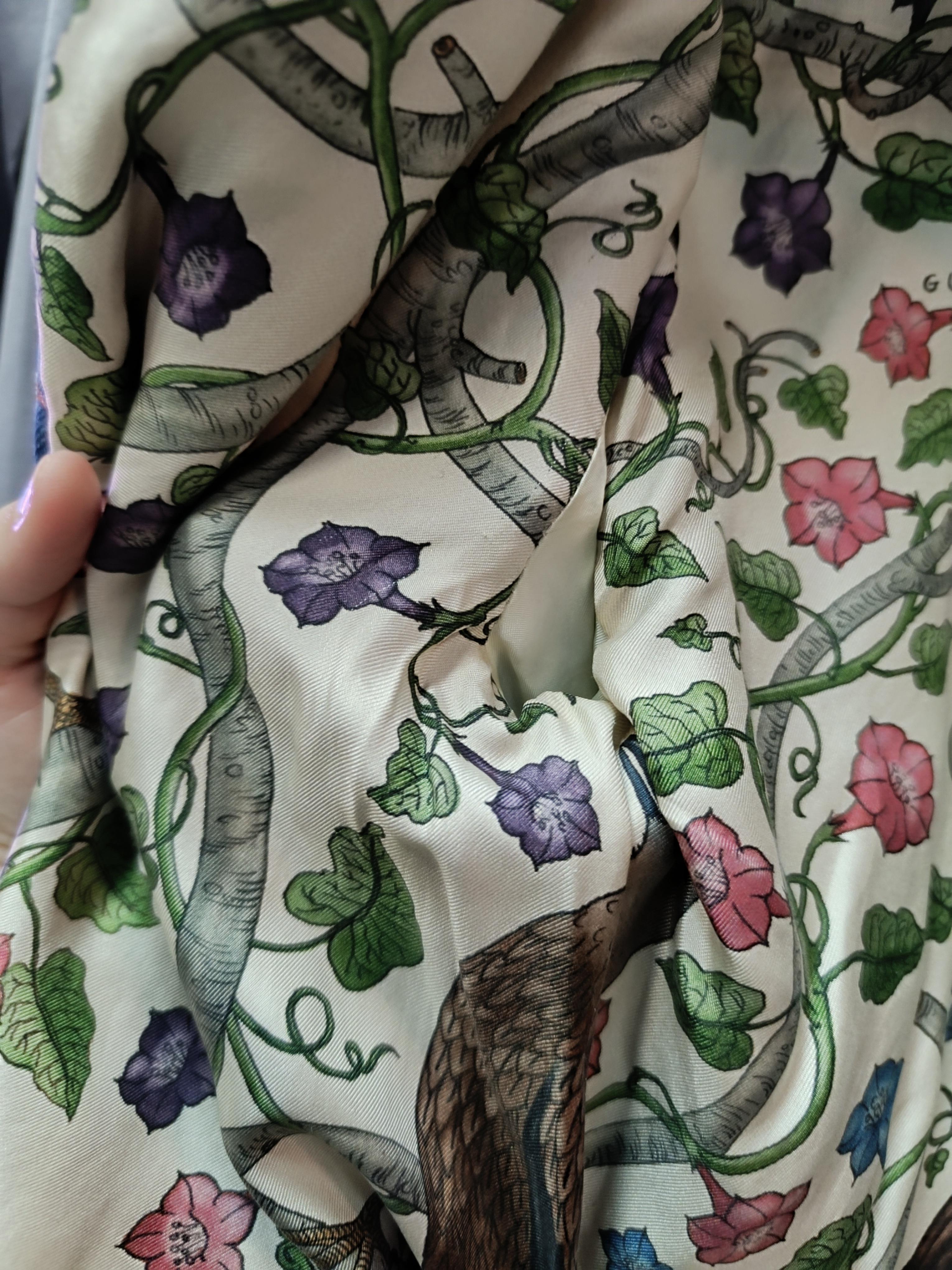 Gucci denim jacket with floral logo lining For Sale 3