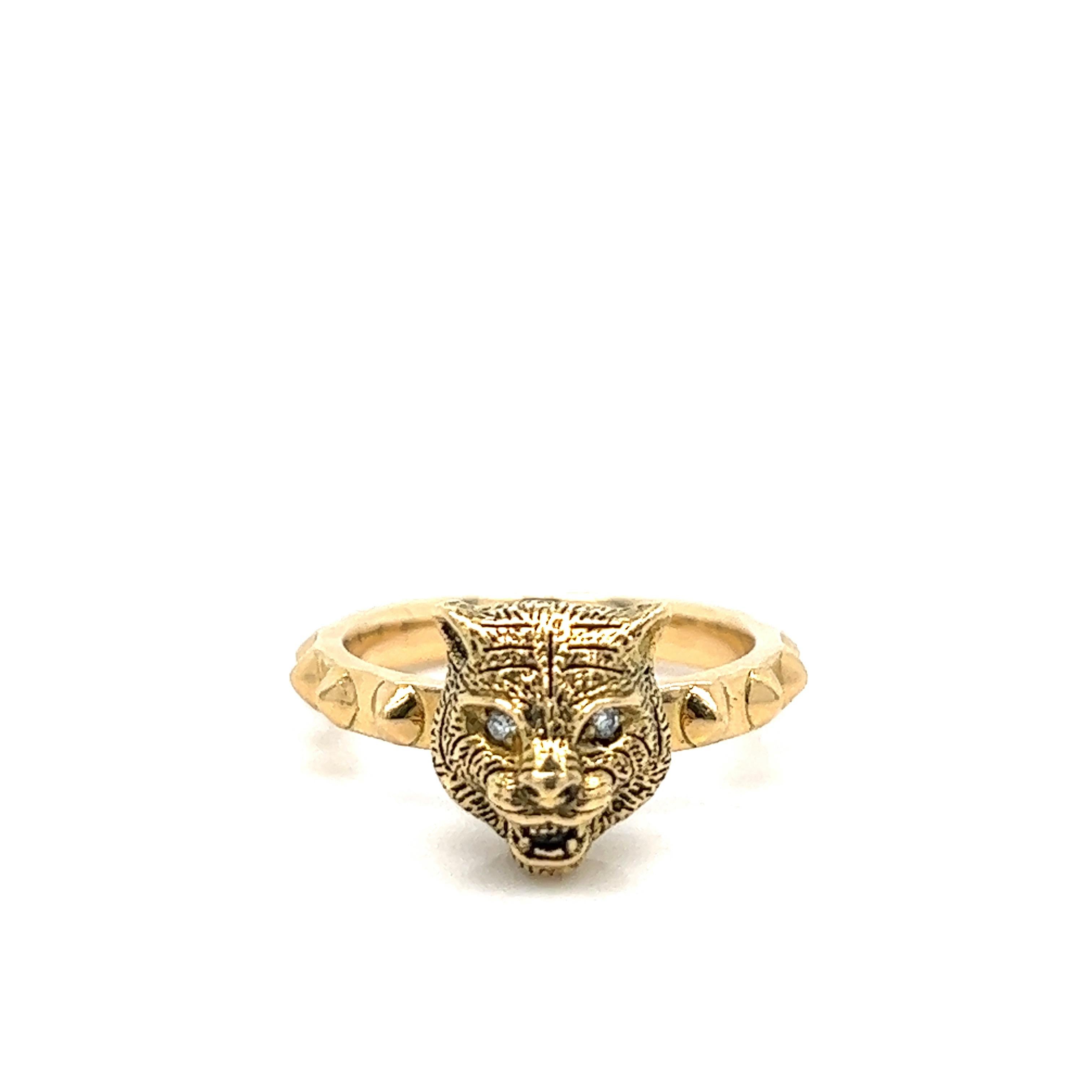 Gucci 18 karat yellow gold band ring; marked Gucci, made in Italy, Au750, 11 

Feline motif for the head with eyes of round-cut diamonds of 0.20 carat; size of head: width 9 mm, length 10 mm

Size: 5.5
Total weight: 7.5 grams 