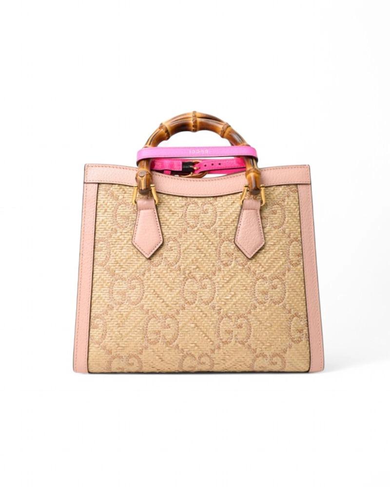Gucci Diana Medium Raffia GG Jumbo Pink In Excellent Condition In Torre Del Greco, IT