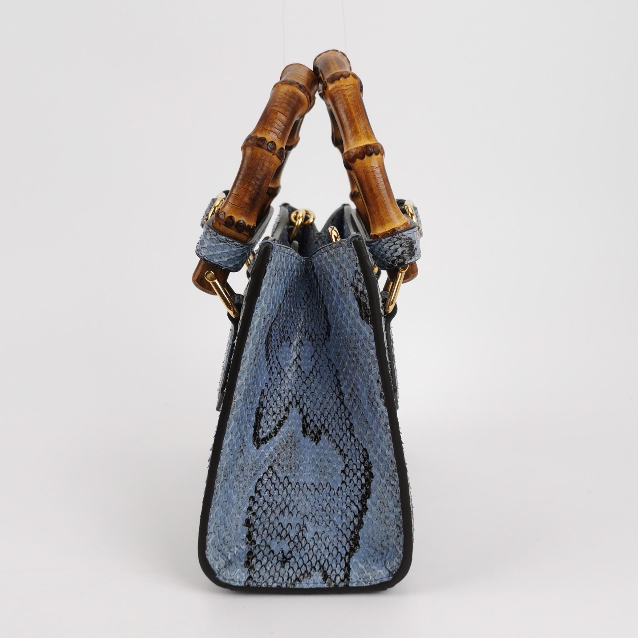 Gucci Diana Mini Blue Leather Bag Bamboo Handle with Strap In Excellent Condition For Sale In AUBERVILLIERS, FR