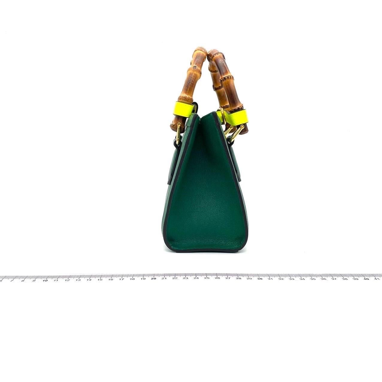 Gucci Diana Mini Bolso de Piel Verde Asa de Bambú con Correa en venta 1