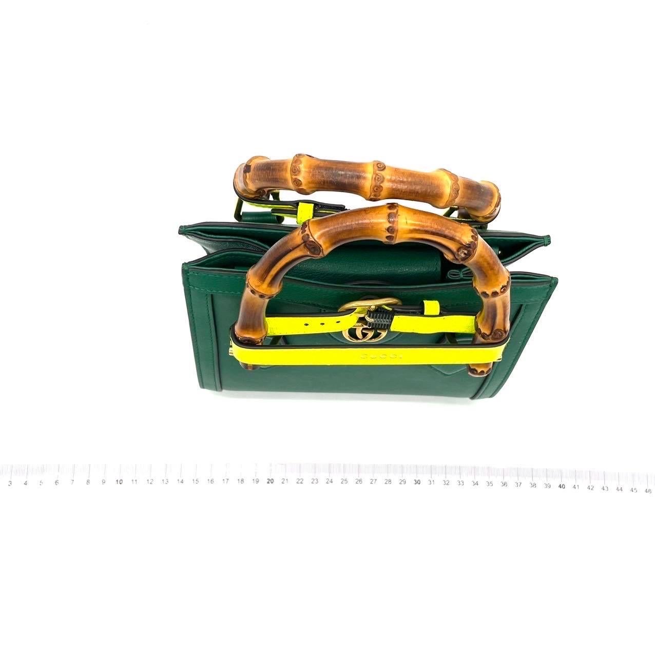 Gucci Diana Mini Bolso de Piel Verde Asa de Bambú con Correa en venta 2