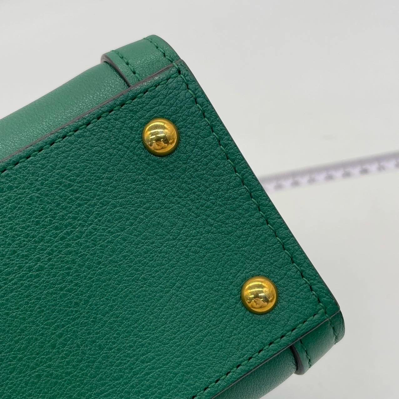 Gucci Diana Mini Bolso de Piel Verde Asa de Bambú con Correa en venta 3