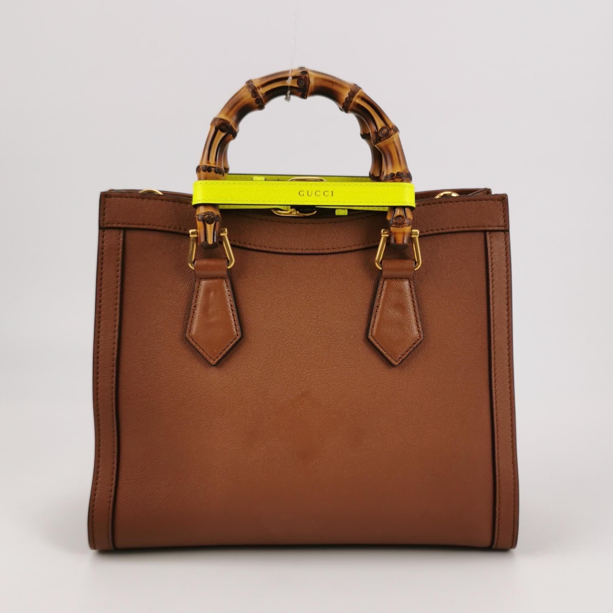 Gucci Diana Small Tan Brown Calfskin Leather Bamboo Top Handles Crossbody Bag In Excellent Condition For Sale In AUBERVILLIERS, FR