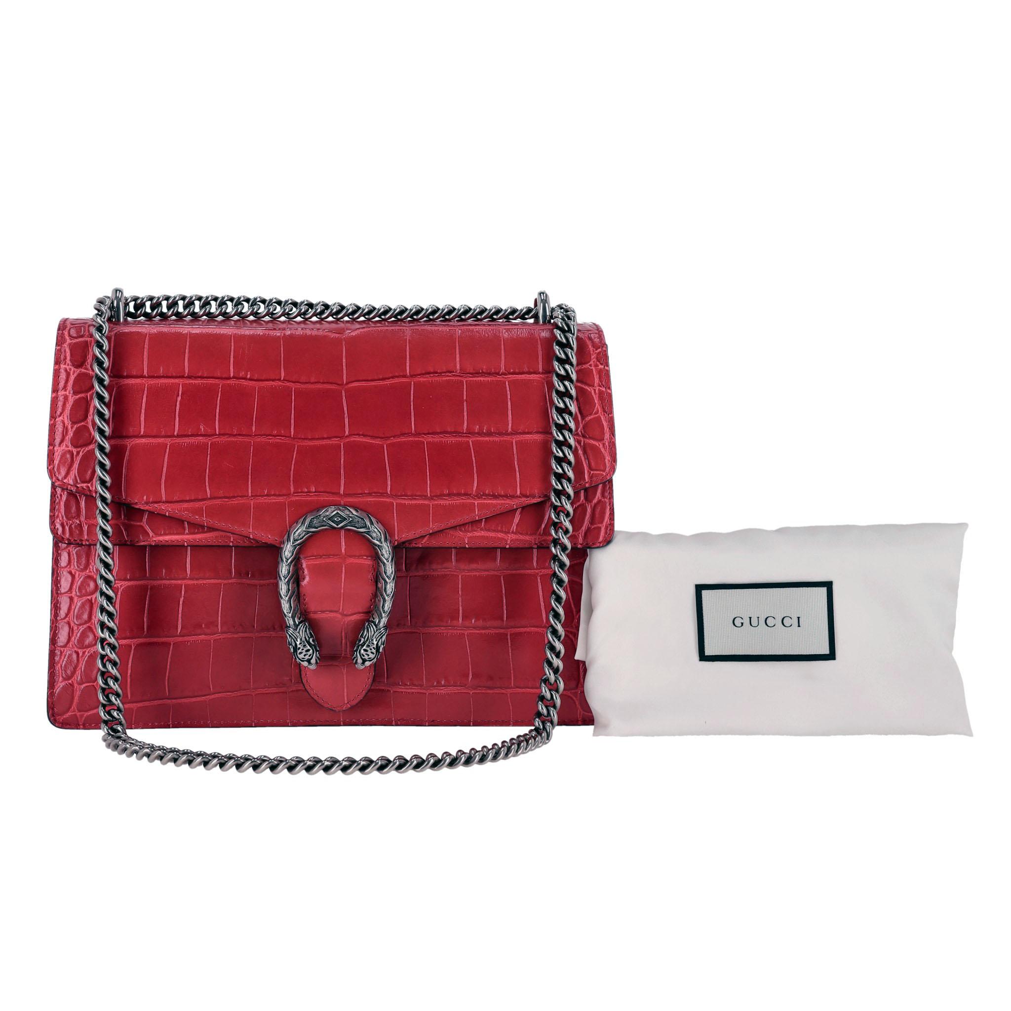 Gucci Dionysus Alligator Mississippi Bag

Red shoulder bag crafted of exotic leather with ruthenium hardware.

Signature textured tiger head spur closure with front magnetic flap and chain link shoulder strap.

Suede interior with two compartments