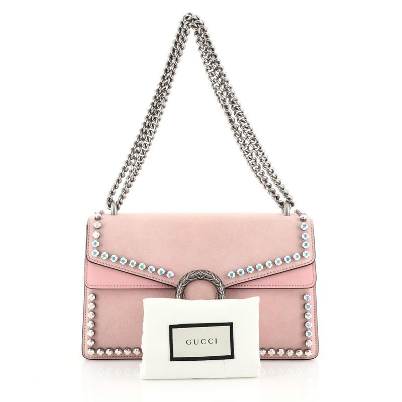 This Gucci Dionysus Bag Crystal Embellished Suede Small, crafted from pink suede, features a chain link strap, crystal embellishments, textured tiger head spur detail on its flap, and aged silver-tone hardware. Its hidden push-pin closure opens to a