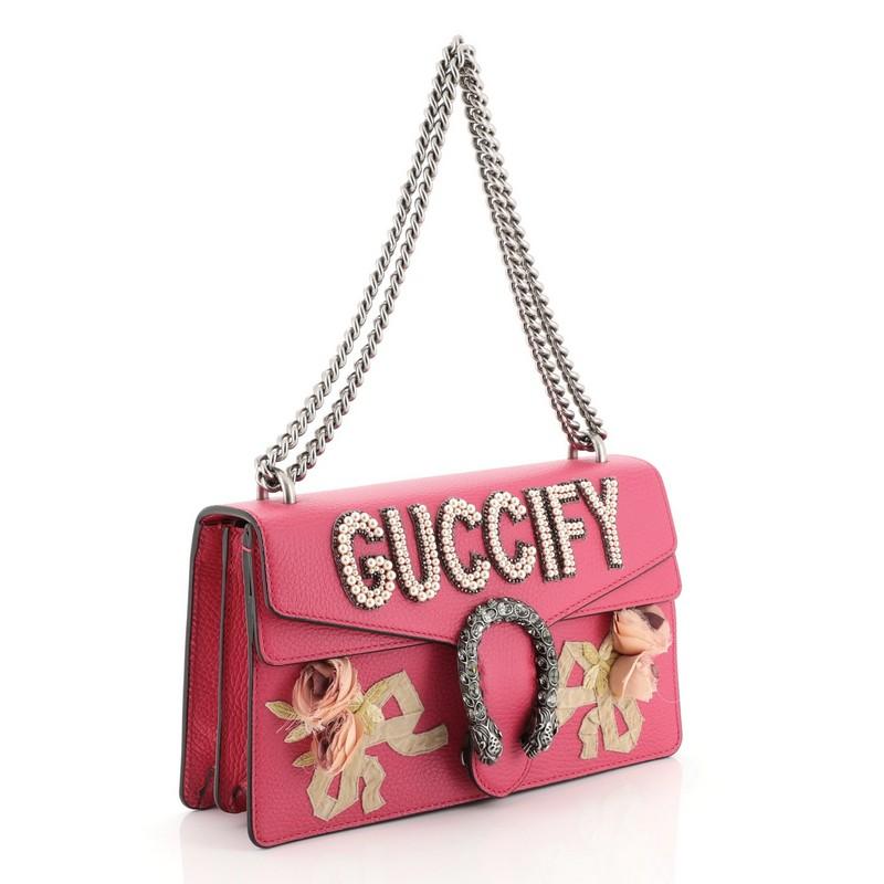 This Gucci Dionysus Bag Embellished Leather Small, crafted from pink leather, features a chain link strap, floral appliques and 