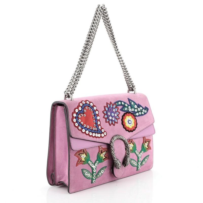 This Gucci Dionysus Bag Embellished Suede Medium, crafted from purple leather and suede, features chain link strap, textured tiger head spur detail on its flap, and aged silver-tone hardware. Its hidden push-pin closure opens to a purple leather