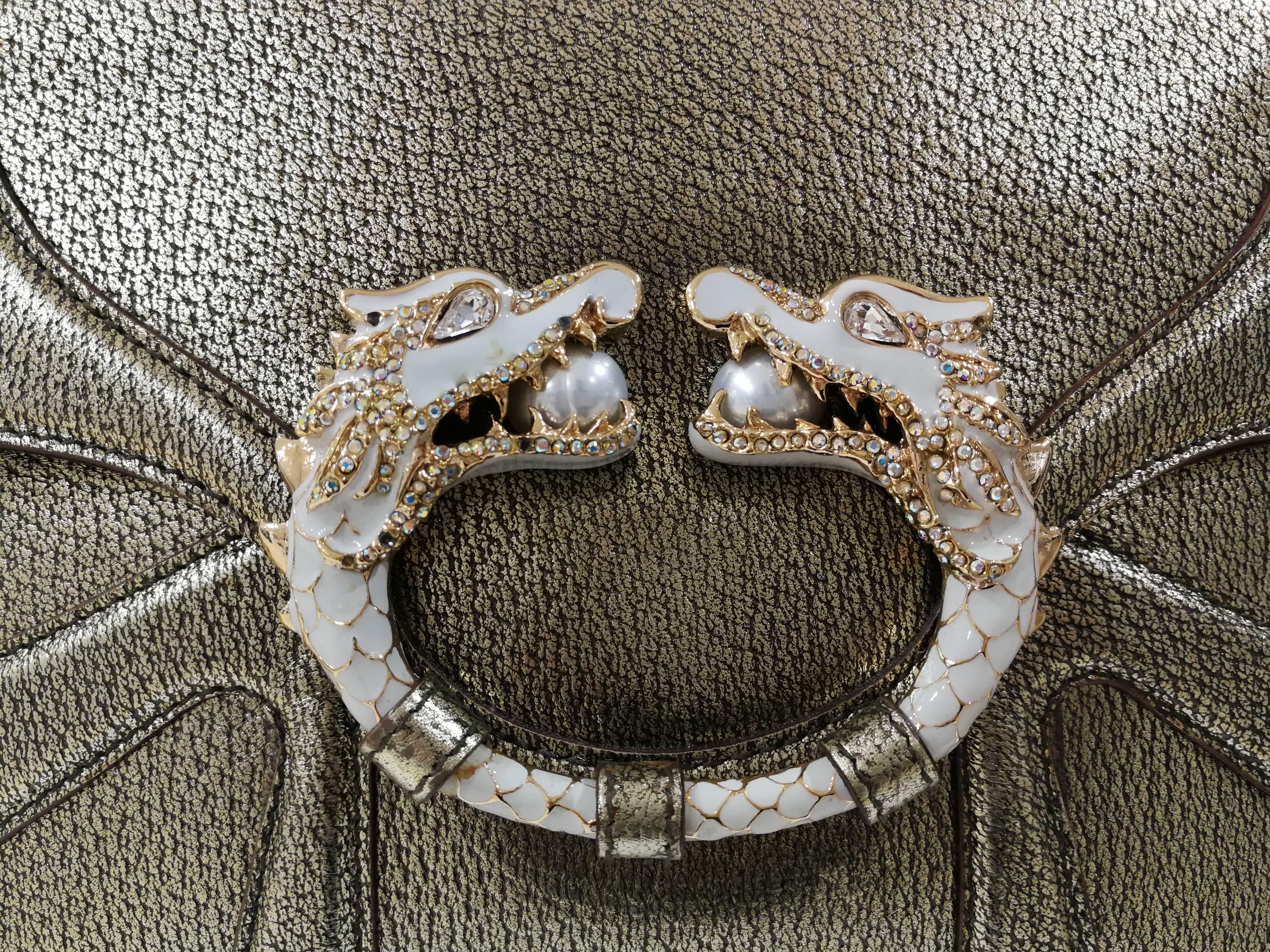 Sac Gucci Dionysus Dragons en cuir blanc de couleur dorée en vente 2