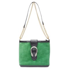 GUCCI Dionysus Borsa a secchiello crossbody in camoscio verde Kelly con finiture in vernice nera