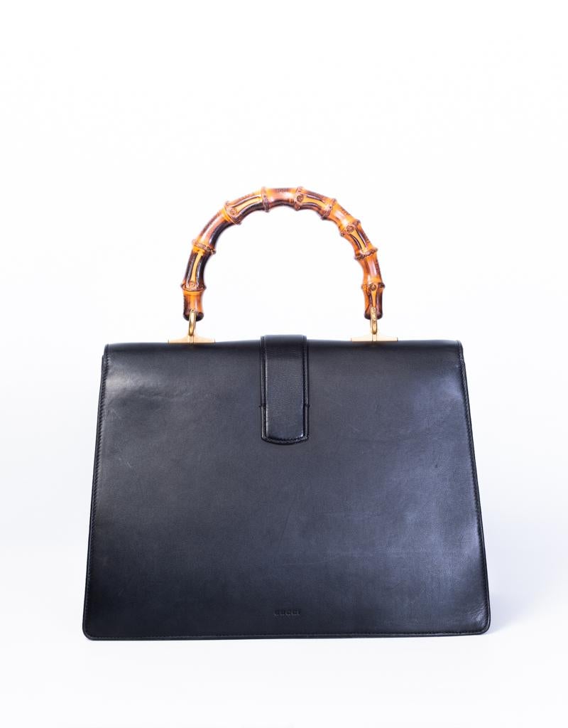 This Gucci Dionysus is made of black smooth leather with a looping sturdy bamboo top handle, two optional shoulder straps and a prominent tiger head horseshoe closure. The flap opens to reveal a fabric interior with patch pockets.

COLOR: