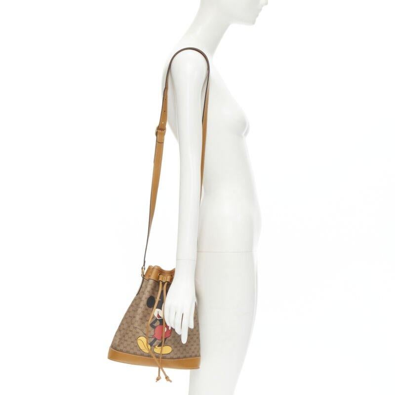 GUCCI DISNEY Candy GG Micky Mouse brown leather trim bucket bag
Reference: TGAS/E00087
Brand: Gucci
Designer: Alessandro Michele
Model: Candy GG
Collection: Disney
Material: Canvas, Leather
Color: Brown
Pattern: Disney
Closure: Drawstring
Lining: