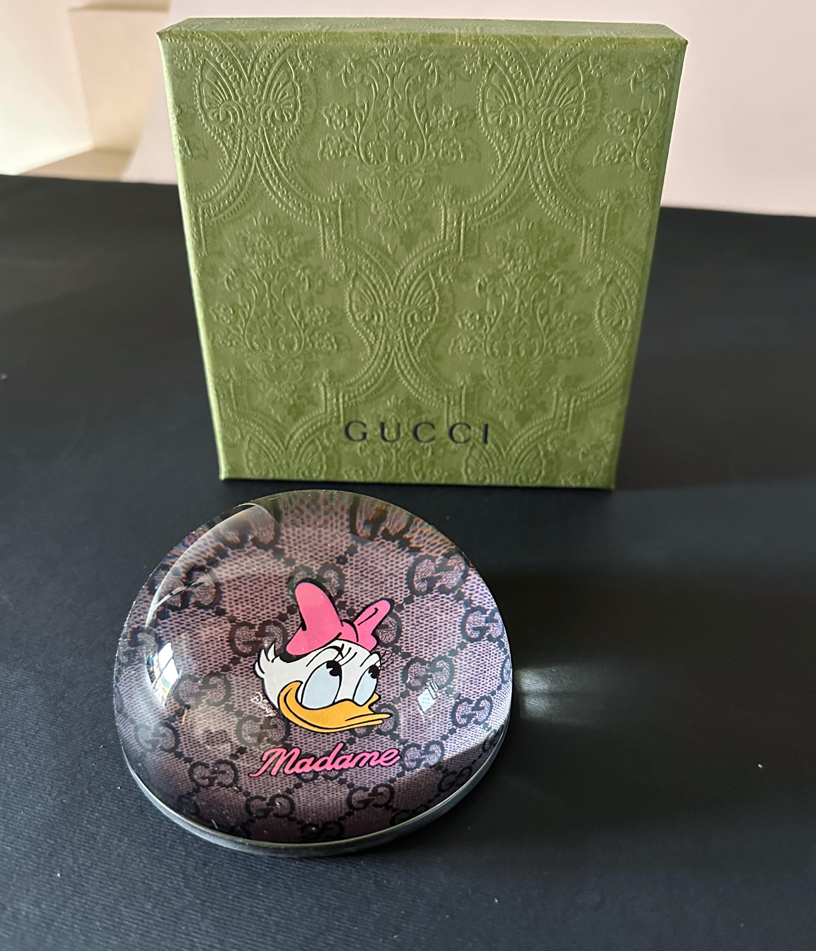 Vetro Gucci Disney Daisy Duck Fermacarte in vendita