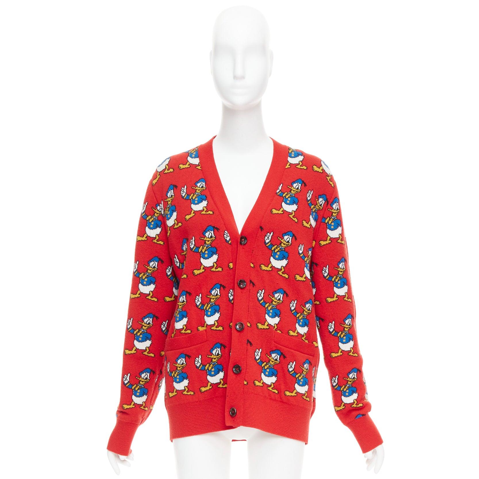 GUCCI Disney Donald Duck cardigan à boutons en intarsia en laine rouge et bleue M en vente 5