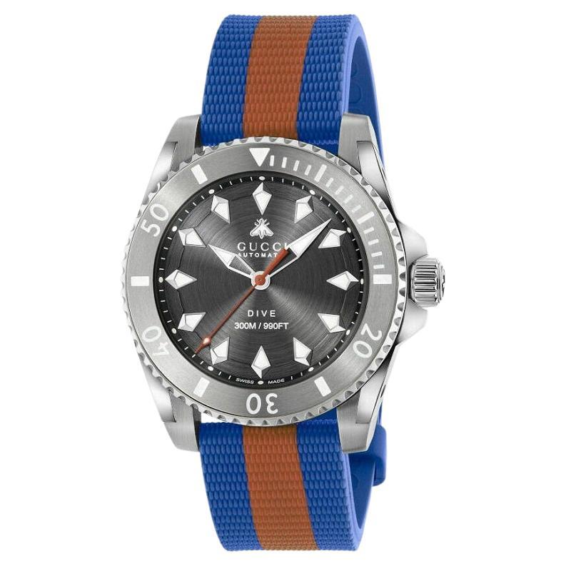Gucci Dive 40mm Uhr mit blauem und orangefarbenem Gummiarmband YA136352