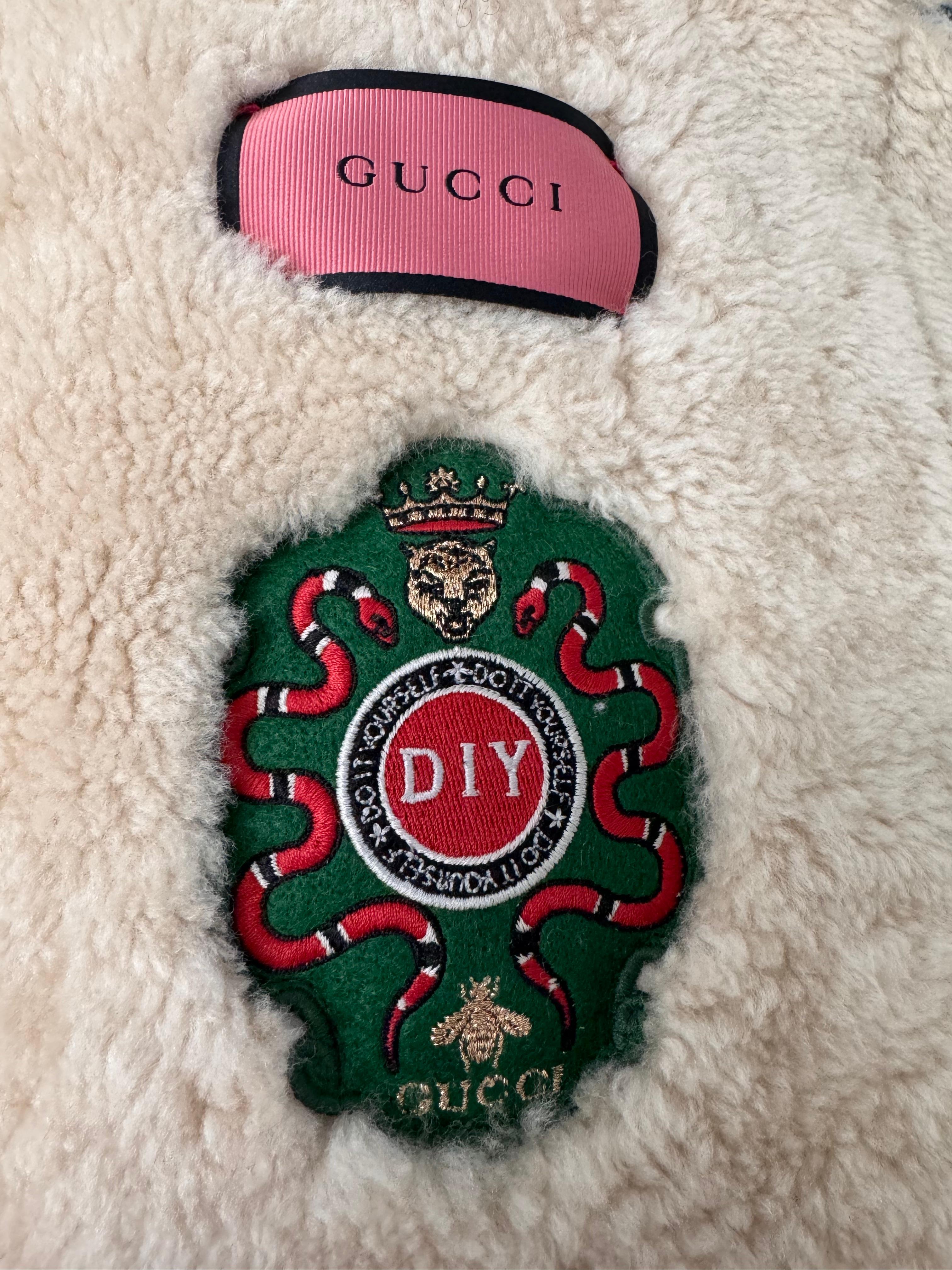 Gucci DIY Custom shearling (cuir de mouton)  veste en jean  en vente 1