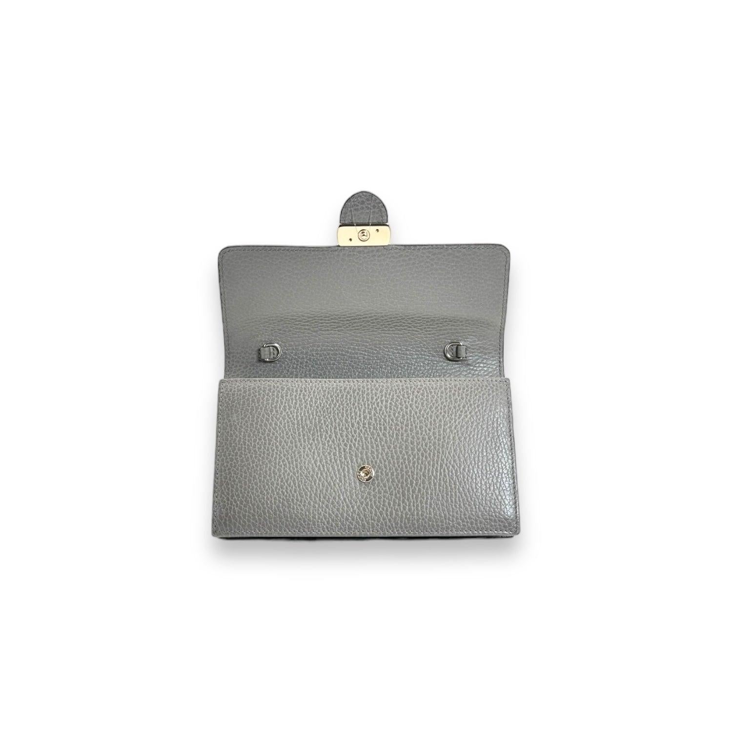 Women's Gucci Dollar Calfskin Interlocking G Wallet on Chain For Sale