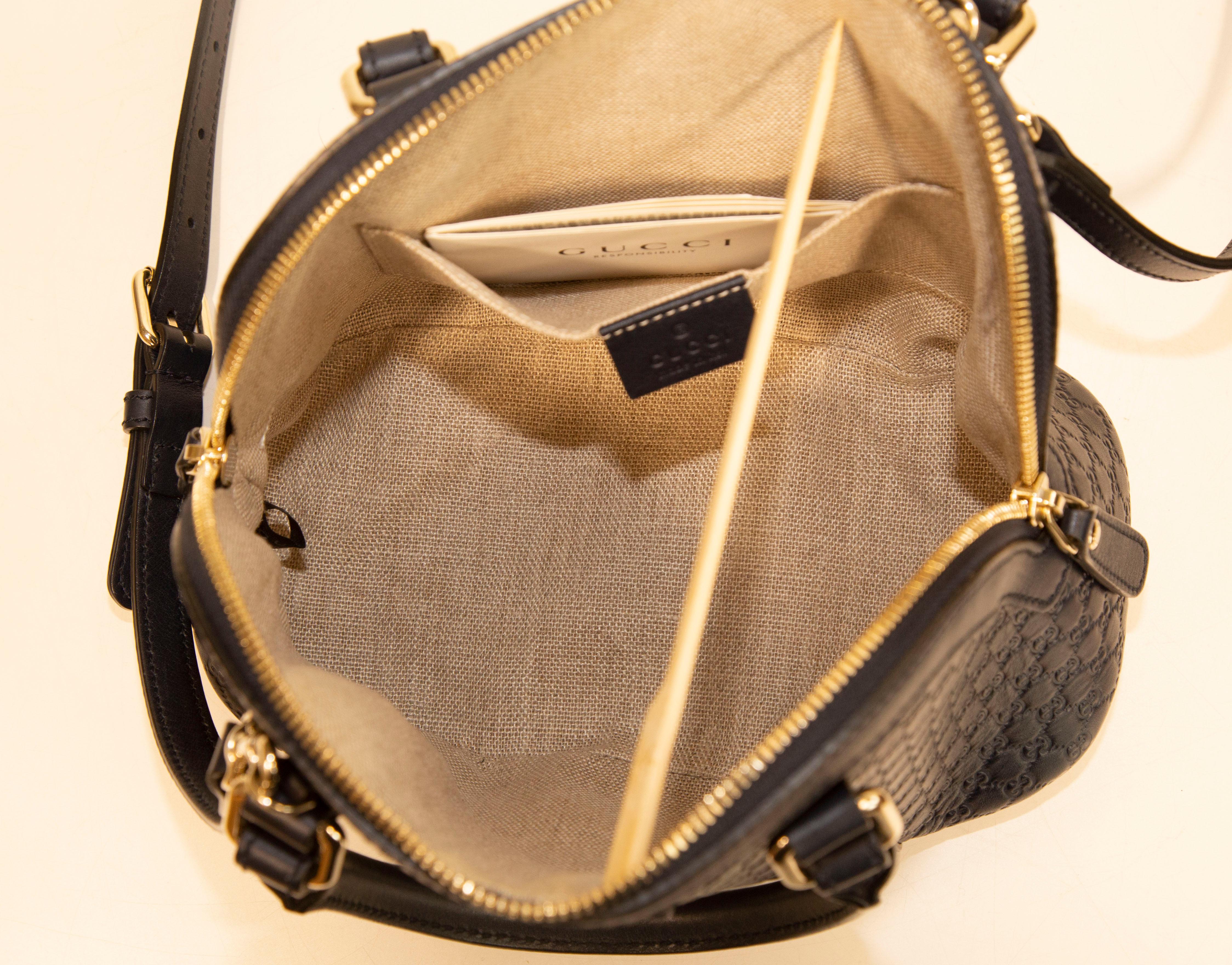 Gucci Dome Crossbody Bag Top Handle Bag in Marineblau GG Geprägtes Leder   im Angebot 7