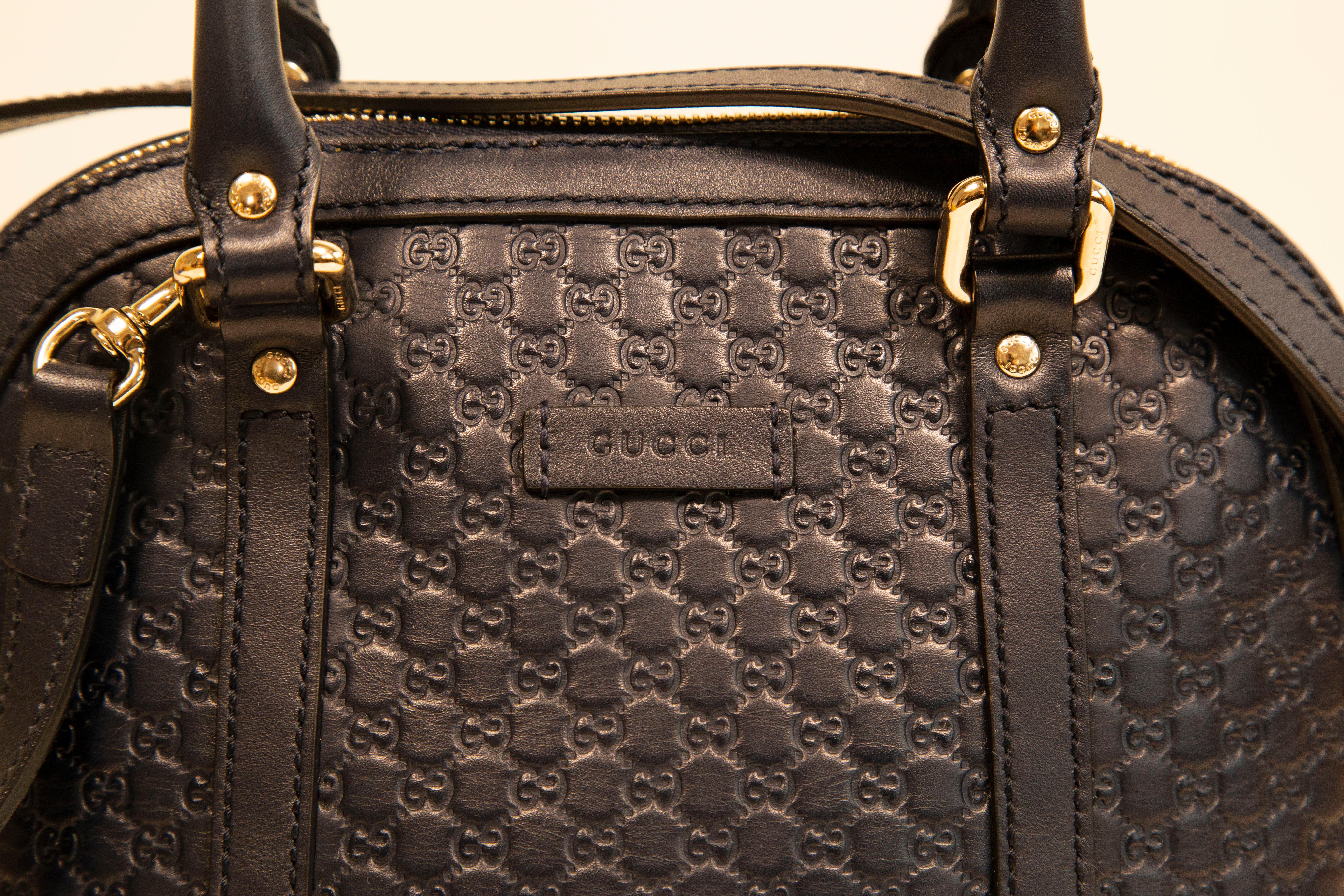 Gucci Dome Crossbody Bag Top Handle Bag in Navy Blue GG Embossed Leather   In Good Condition For Sale In Arnhem, NL