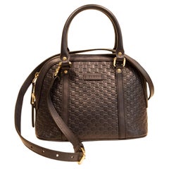 Gucci Dome Crossbody Bag Top Handle Bag in Marineblau GG Geprägtes Leder  