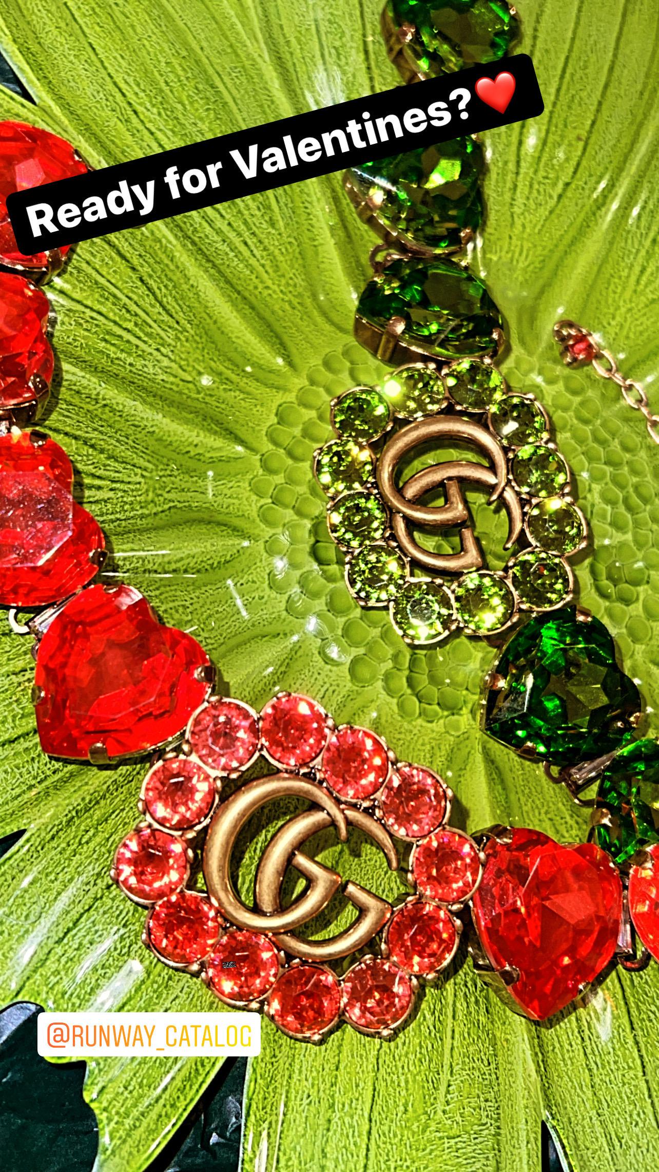 Perle Gucci Collier double G en cristal de cœur en vente