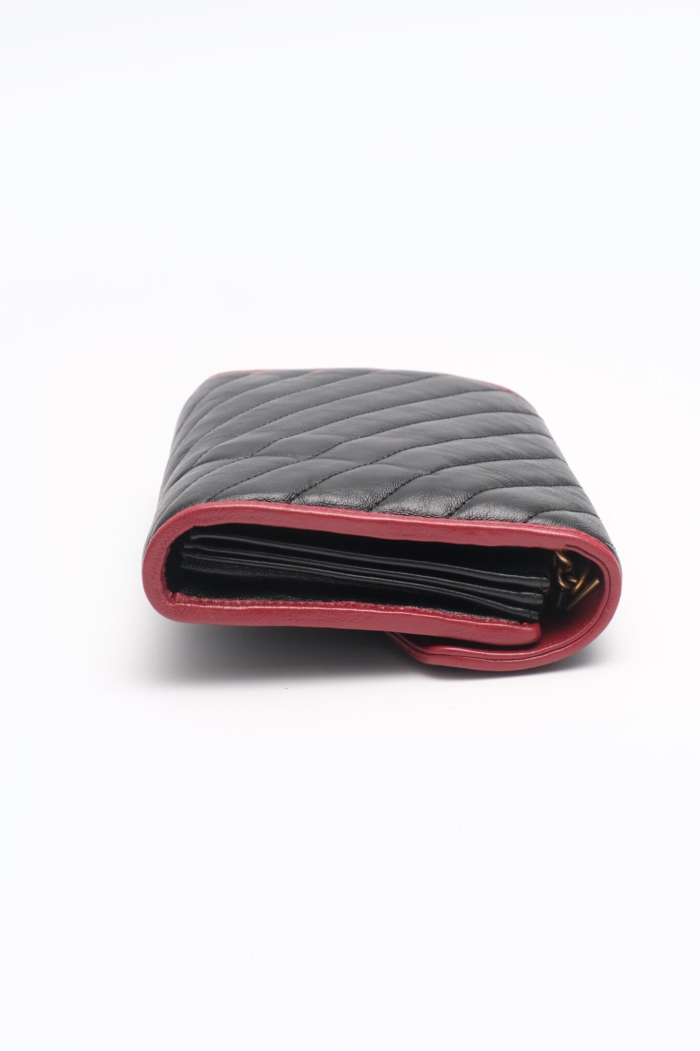 Gucci Double G Marmont Mini Wallet On Chain Torchon Black In Good Condition For Sale In Montreal, Quebec