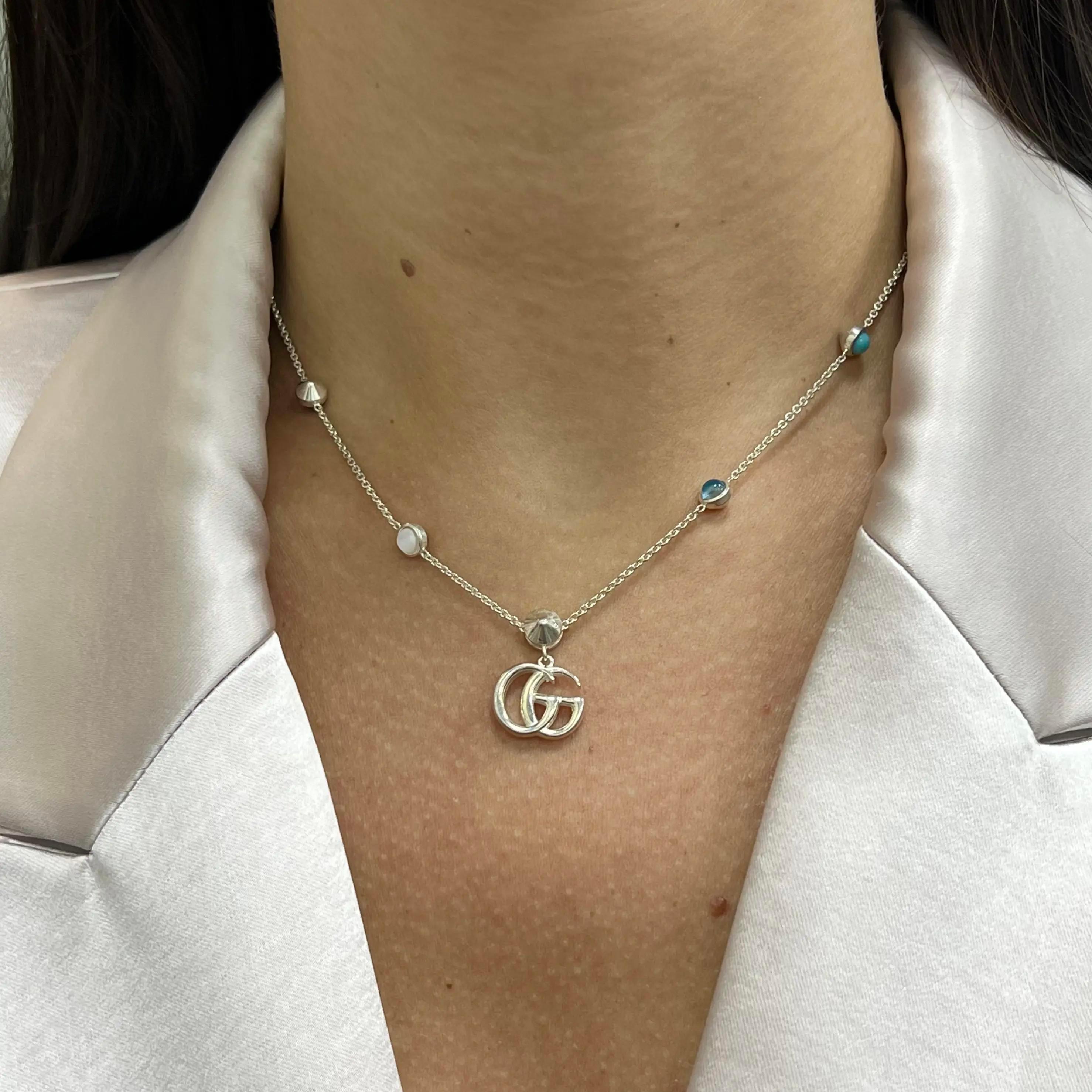 Gucci Double G Mother of Pearl Necklace 925 Sterling Silver In Excellent Condition For Sale In New York, NY