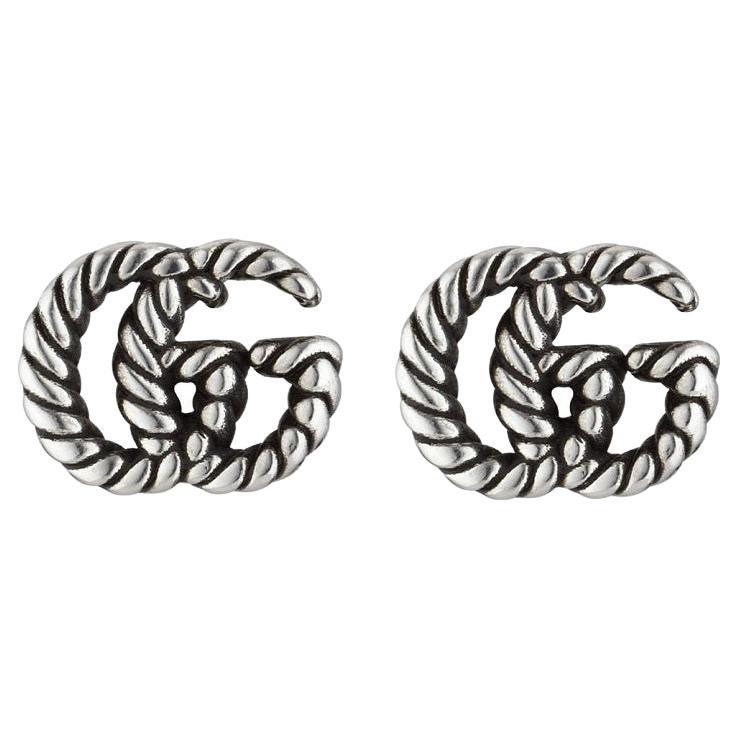 Clous d'oreilles Gucci en argent sterling vieilli à motif double G YBD627755001 en vente
