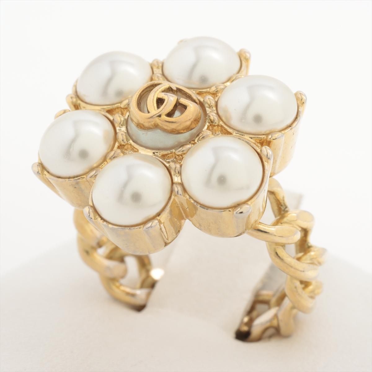 The Gucci Double G Pearl Ring is a luxurious accessory that effortlessly blends classic elegance with contemporary design. Featuring a gold-tone link band, the ring is adorned with six lustrous pearls that frame the iconic Double G logo at the