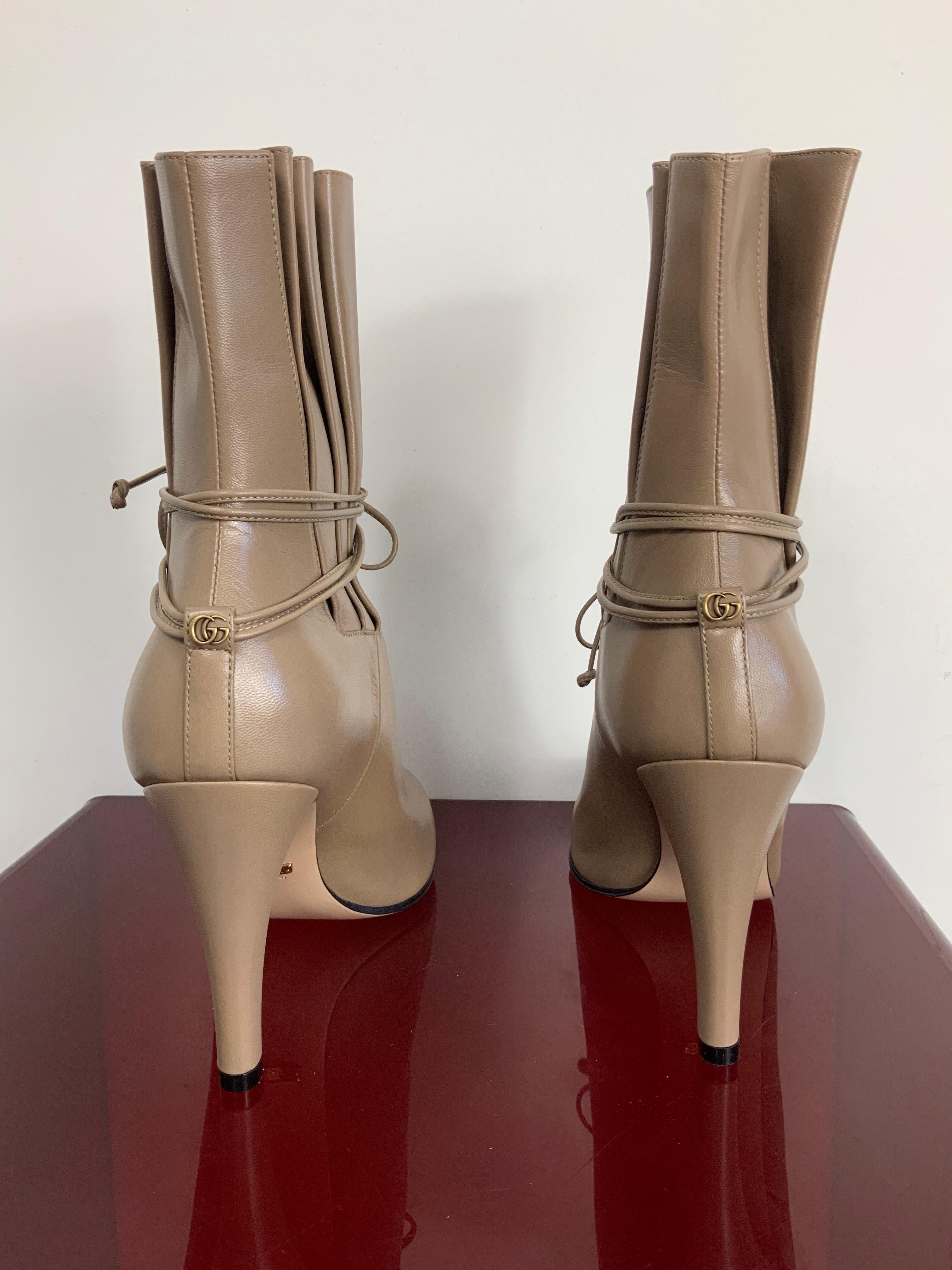 Gucci dove-grey high heels boots In Excellent Condition In Carnate, IT