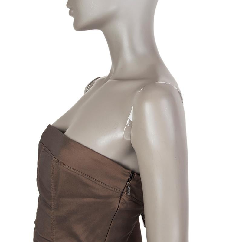 Gucci bustier sheath dress in dark drab olive rayon (60%), nylon (35%) and spandex (5%). Two front zipper pockets. Opens with zipper on the back. Partially lined. Has been worn and is in excellent condition.

Tag Size 44
Size L
Bust To 86cm