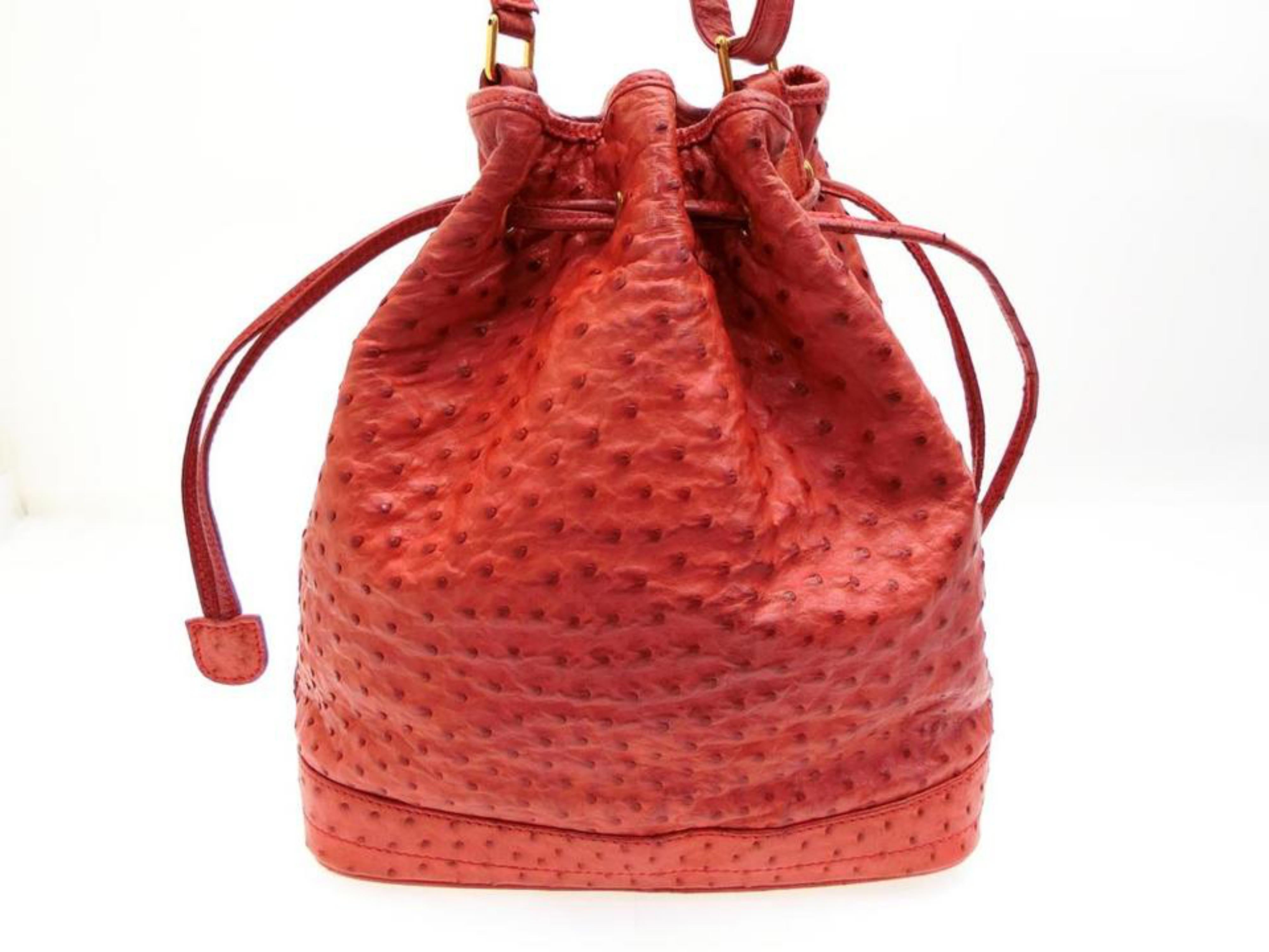Gucci Drawstring Bucket Hobo 227959 Red Ostrich Leather Shoulder Bag For Sale 2