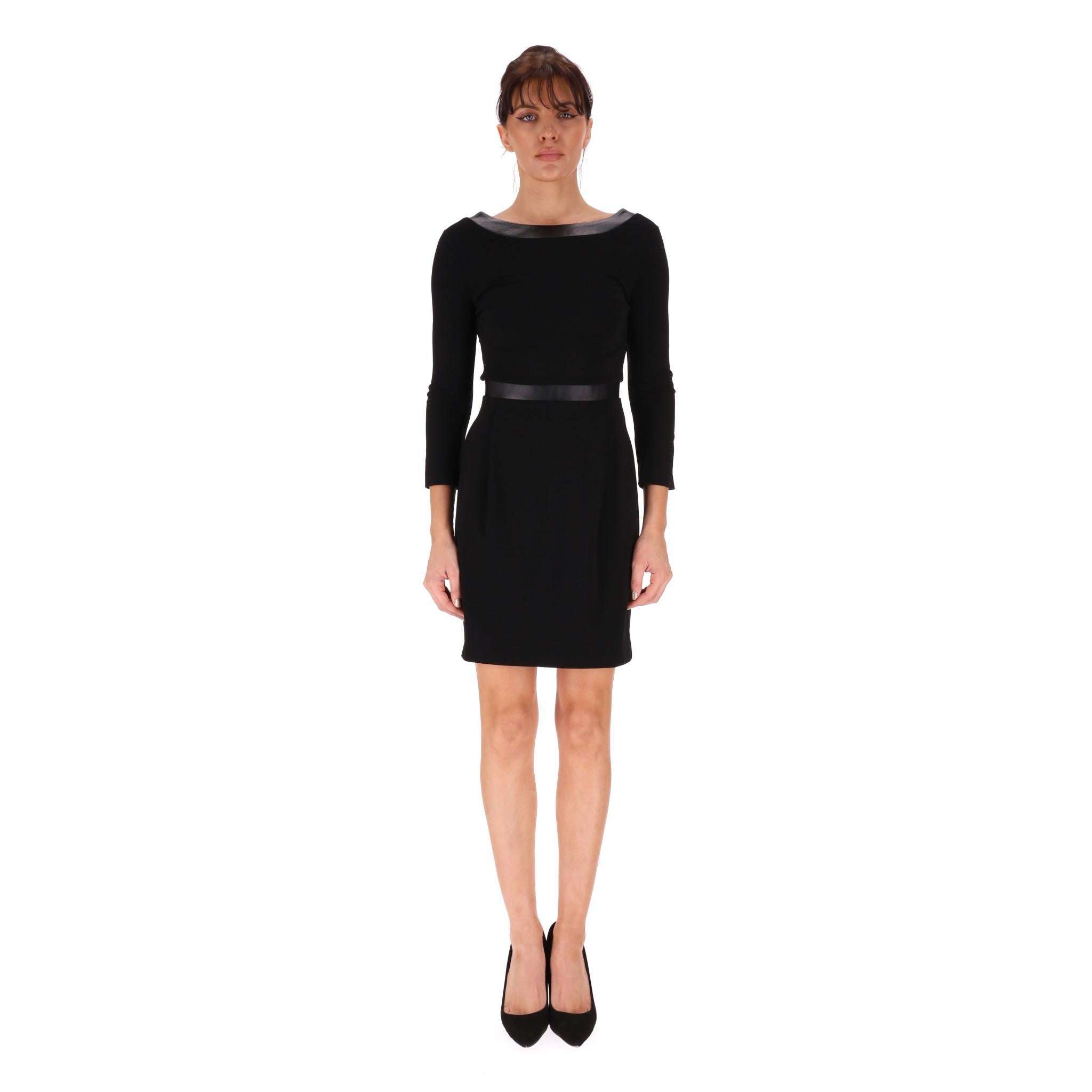 Gucci Dress With Leather Trim With Low V Neck Rear

Black dress with leather boat neckline, waist creating a belted look.

Deep V neck to the back with zipper closure.

Size - XS

Condition - Very Good

Composition - 98% Viscose, 2% Elastin, Leather