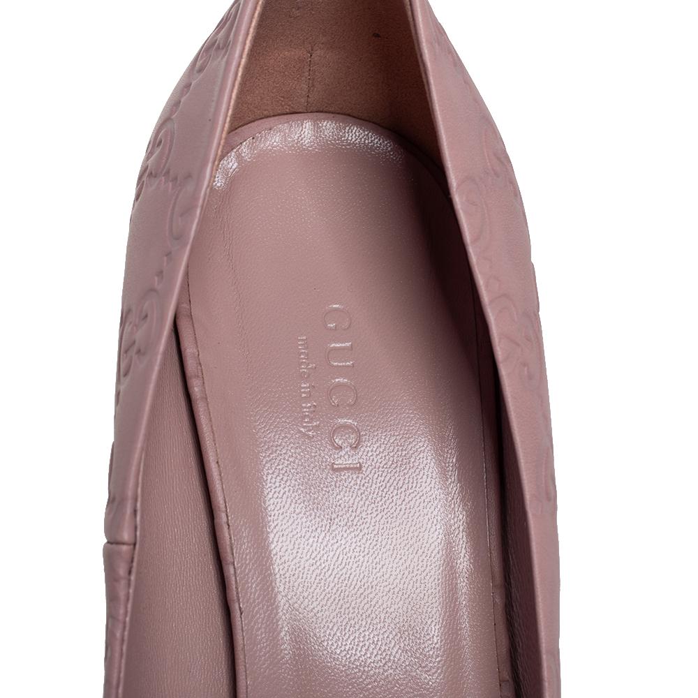 These dusty pink pumps from Gucci have come straight from a shoe lover's dream. Crafted from Guccissima leather and balanced on 9.5 cm bamboo heels, the pumps are beautiful and gorgeous!

Includes: Original Box, Original Dustbag