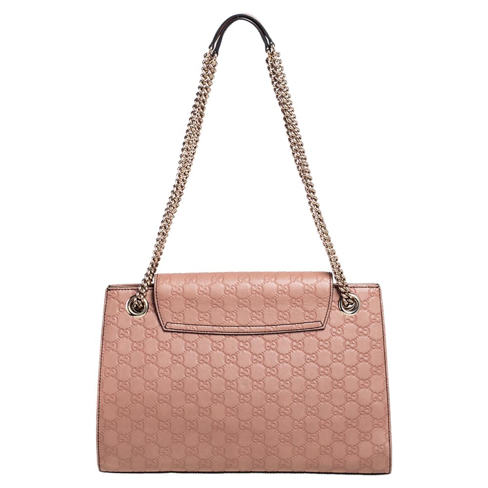 Gucci's handbags are not only well-crafted but they are also coveted because of their high appeal. This Emily Chain shoulder bag, like all of Gucci's creations, is fabulous and closet-worthy. It has been crafted from Guccissima and styled with a