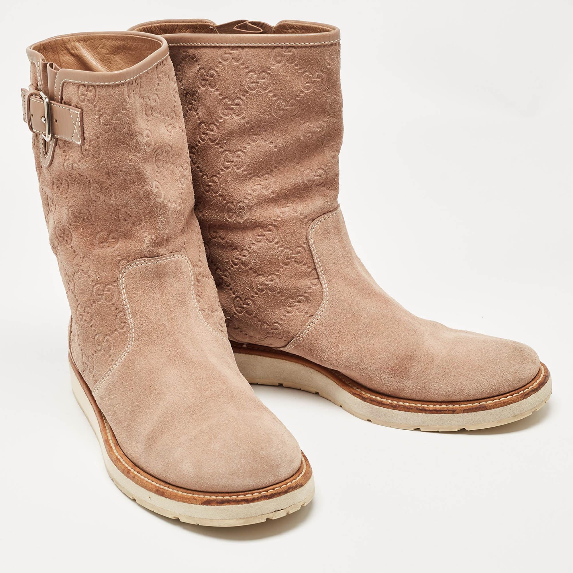 Gucci Dusty Pink Guccissima Wildleder Quercy flache Stiefel Größe 38 im Zustand „Relativ gut“ in Dubai, Al Qouz 2