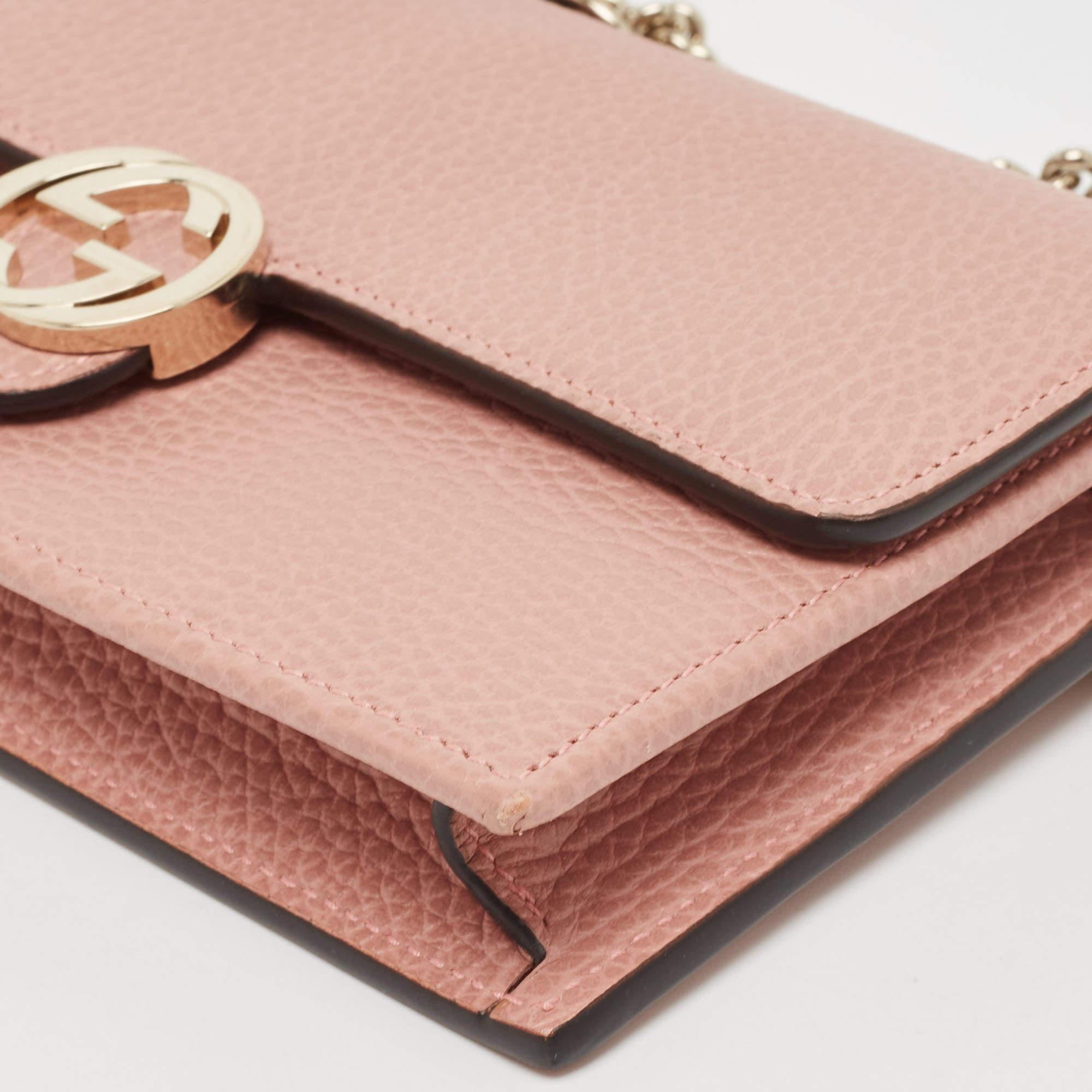Gucci Dusty Pink Leather Interlocking G Wallet on Chain For Sale 8