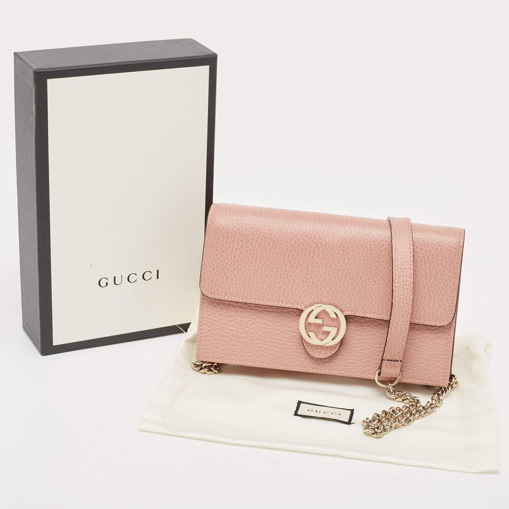 Gucci Dusty Pink Leather Interlocking G Wallet on Chain In Good Condition For Sale In Dubai, Al Qouz 2