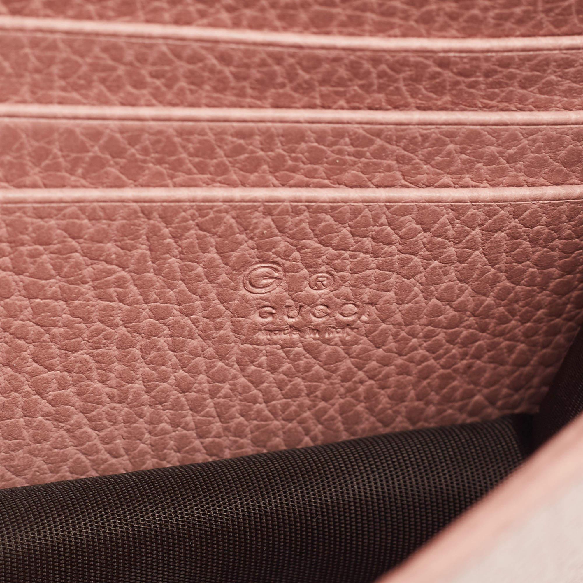 Gucci Dusty Pink Leder Interlocking G Wallet auf Kette im Angebot 1