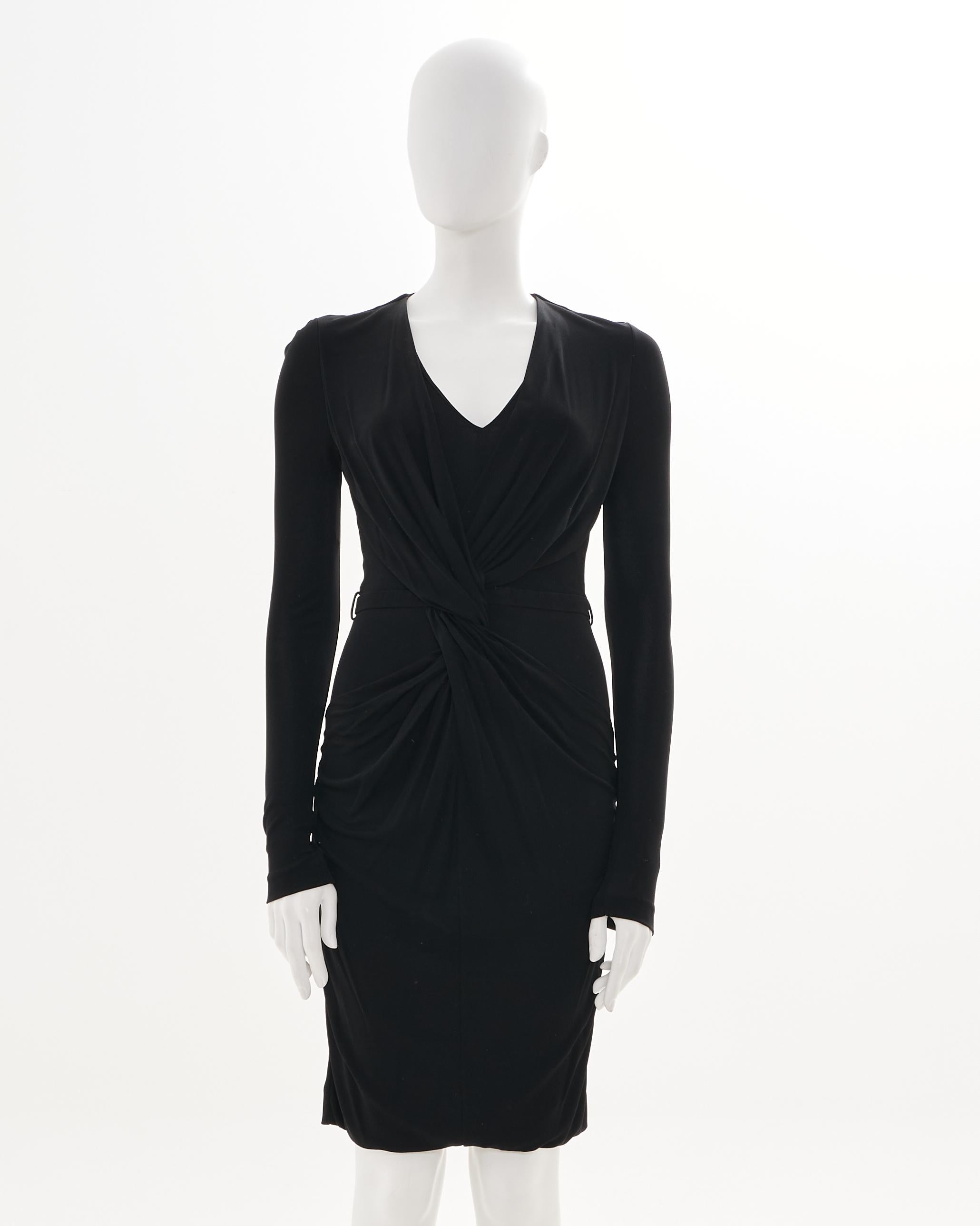- Sold by Skof.Archive
- Early 00’s
- Black Cocktail Dress
- Brown GG Logo Belt
- Drapes Details
- V-Neck
- Midi Length
- Excellent Condition
- Made in Italy
- Materials: Lycra
- Size: FR 34 - IT 38 - UK 6 - US 2 (EU)

Measurements
Shoulders 42 cm /